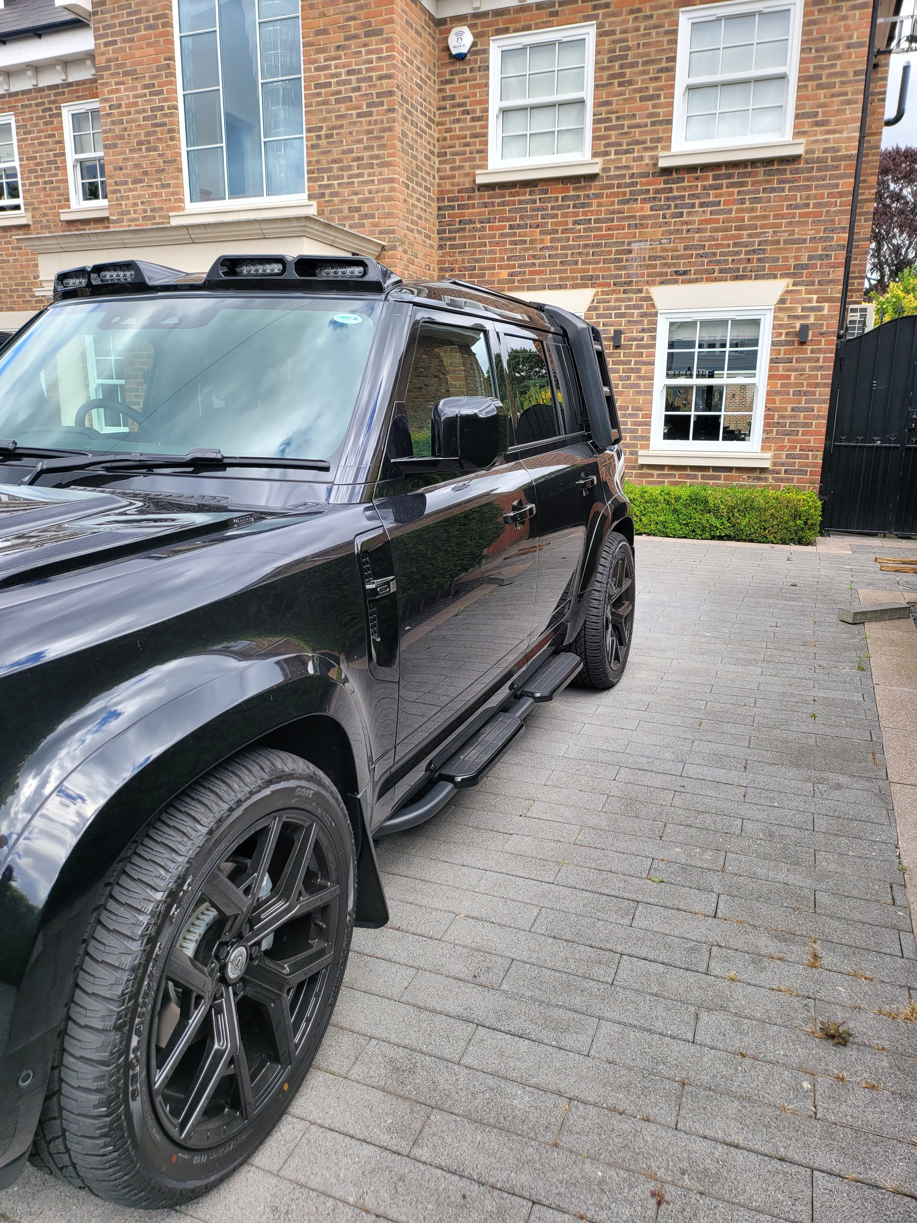 4 LIGHT ROOF DEFENDER