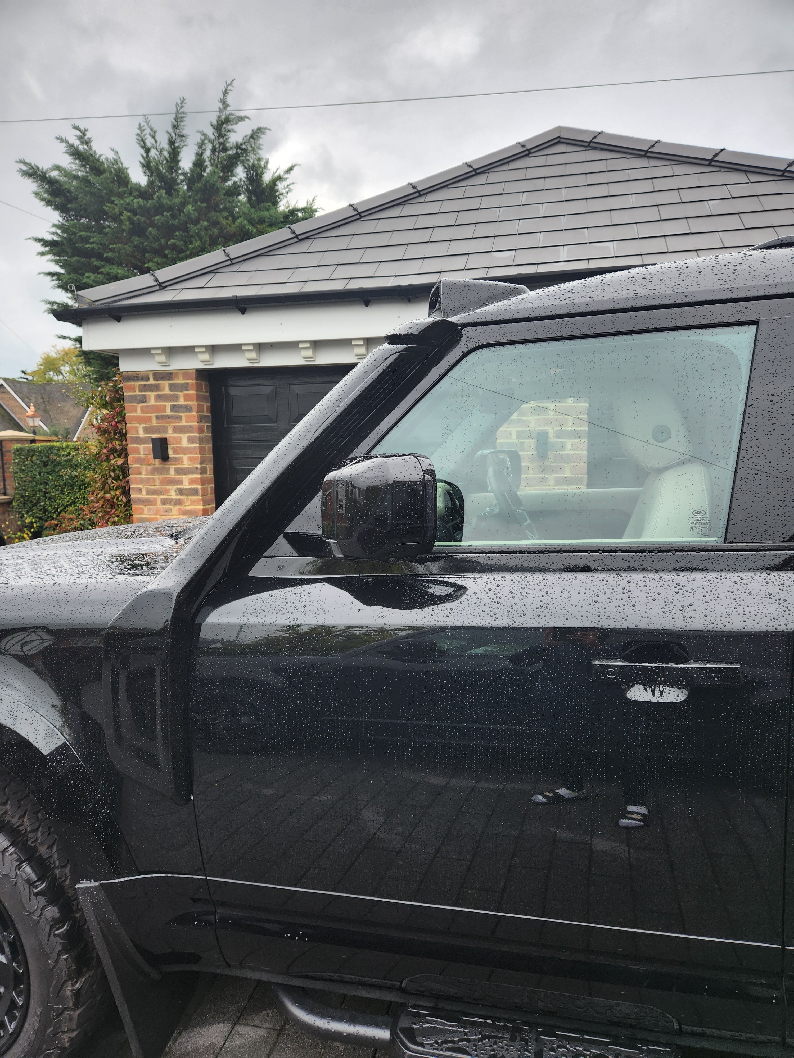 GLOSS BLACK AIR INTAKE