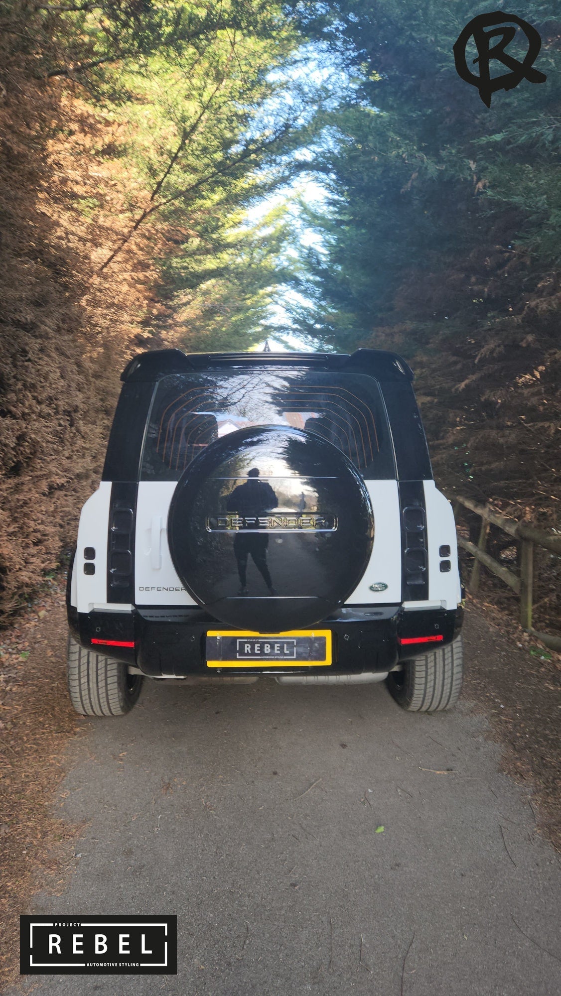 Defender L663 Gloss Black Exterior Pack