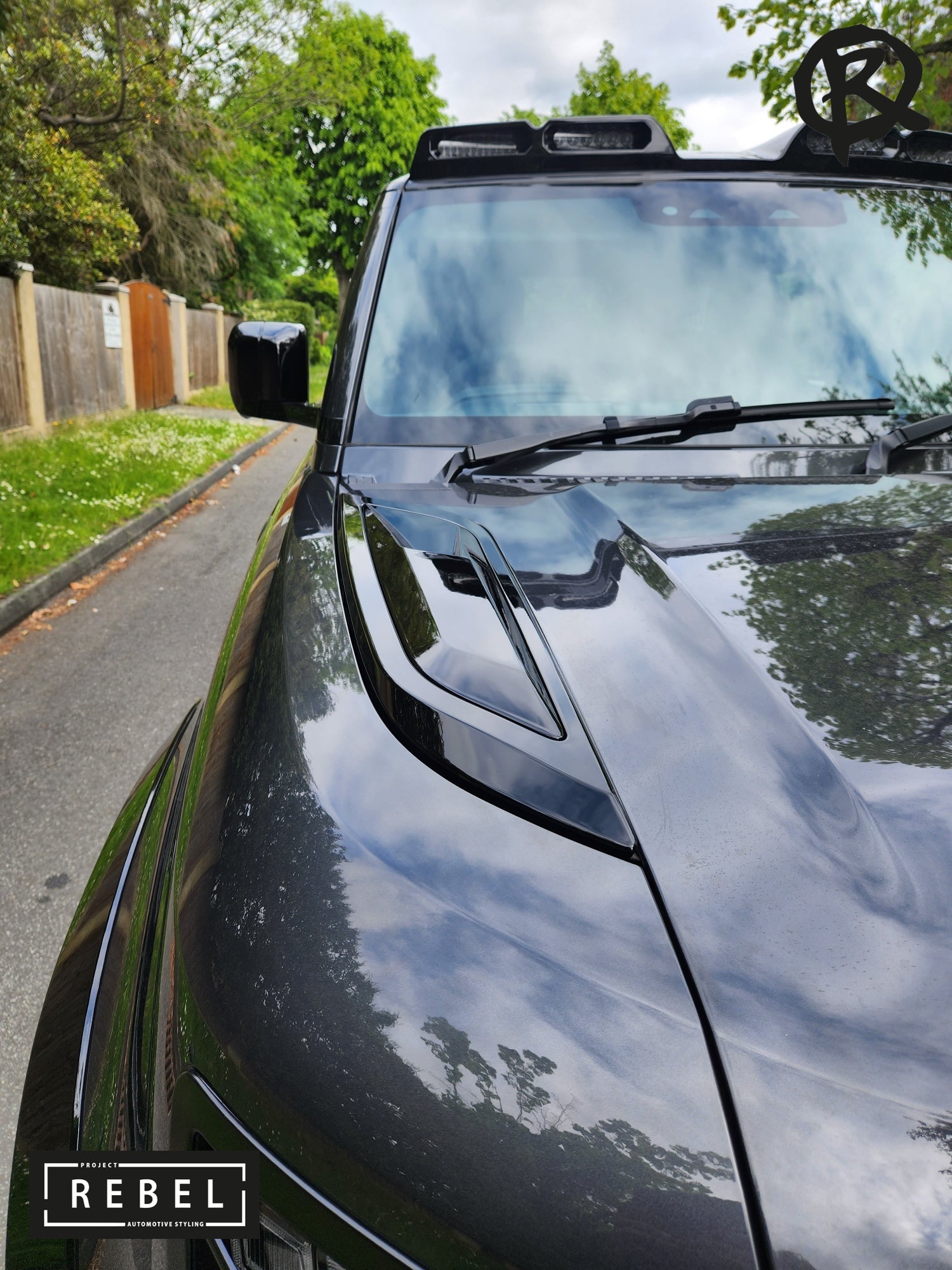 Defender L663 Gloss Black Bonnet Insert v2