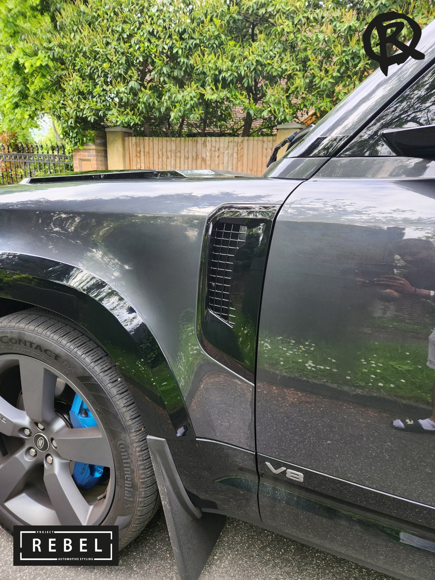 Defender L663 Side Vent Gloss Black v2