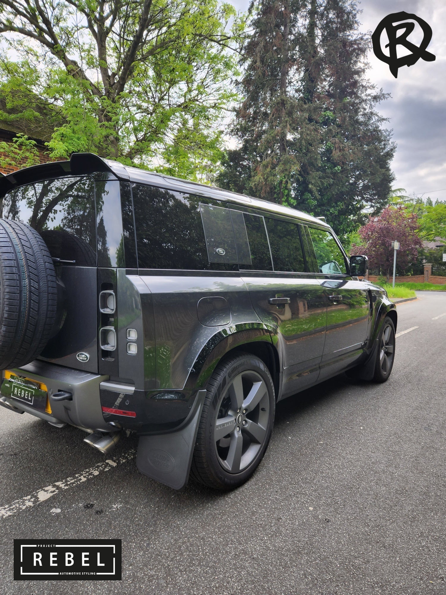 Defender L663 Side Vent Gloss Black v2