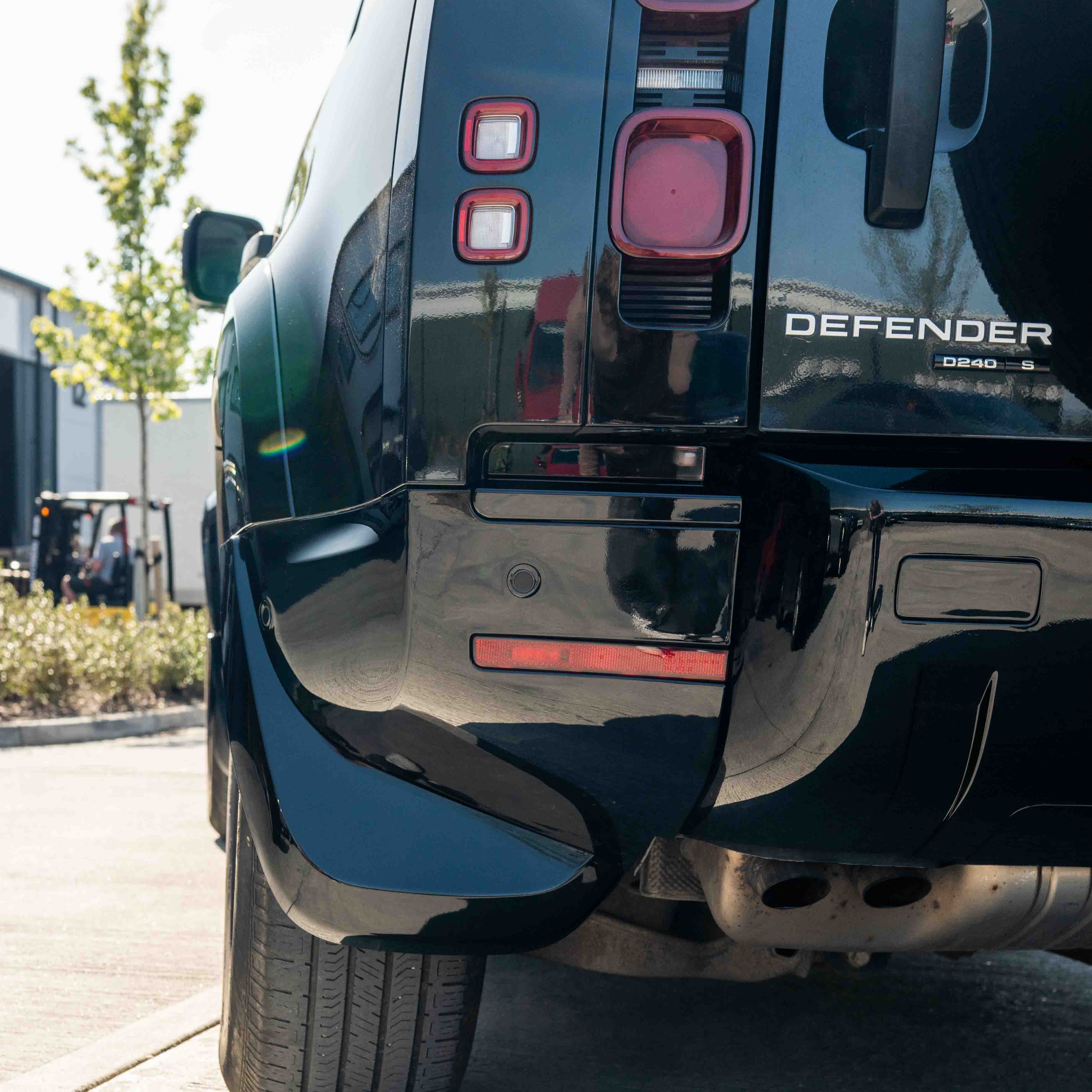 LAND ROVER DEFENDER L663 110 & 90 FRONT AND REAR GLOSS BLACK MIDDLE TRIM PACK