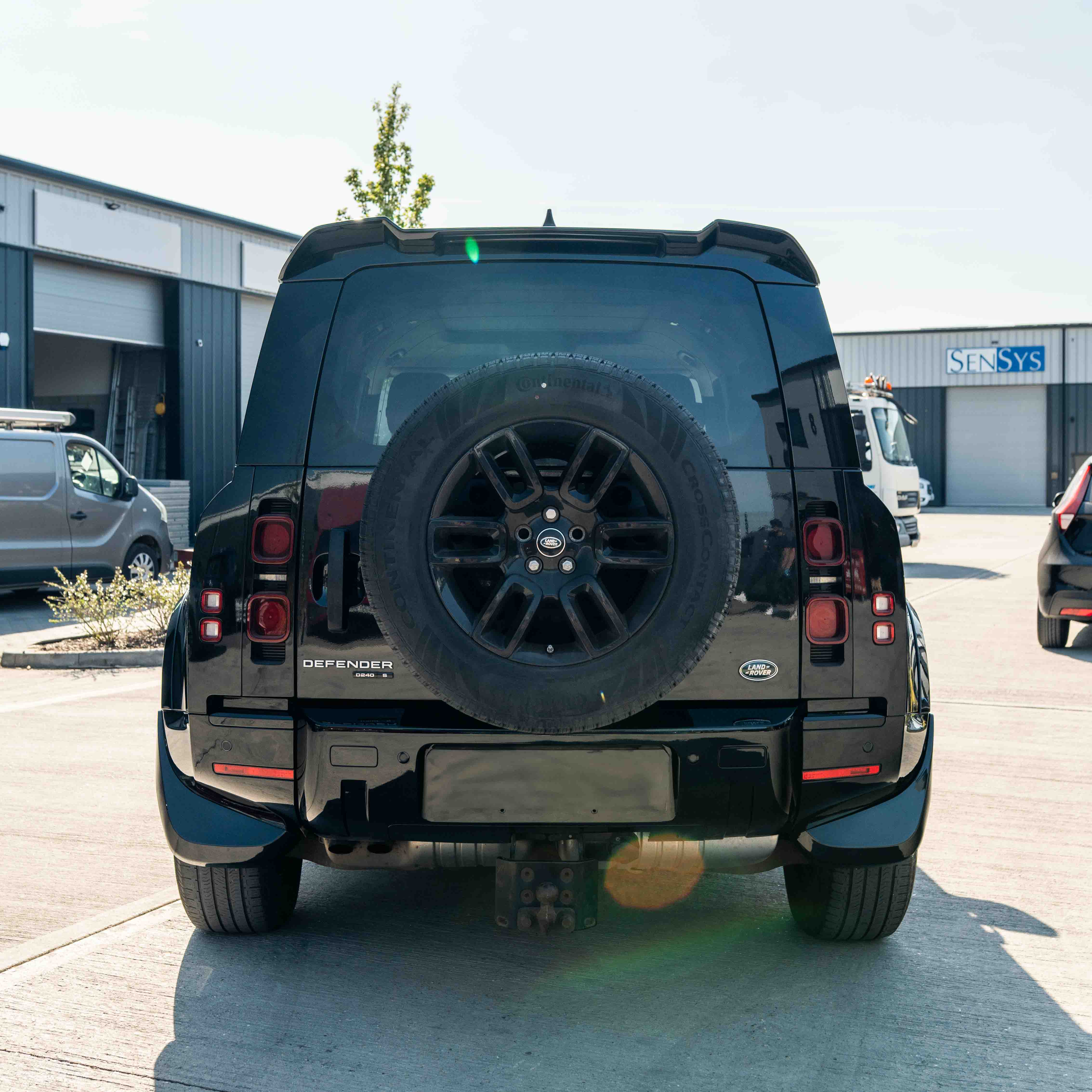 LAND ROVER DEFENDER L663 110 & 90 FRONT AND REAR GLOSS BLACK MIDDLE TRIM PACK