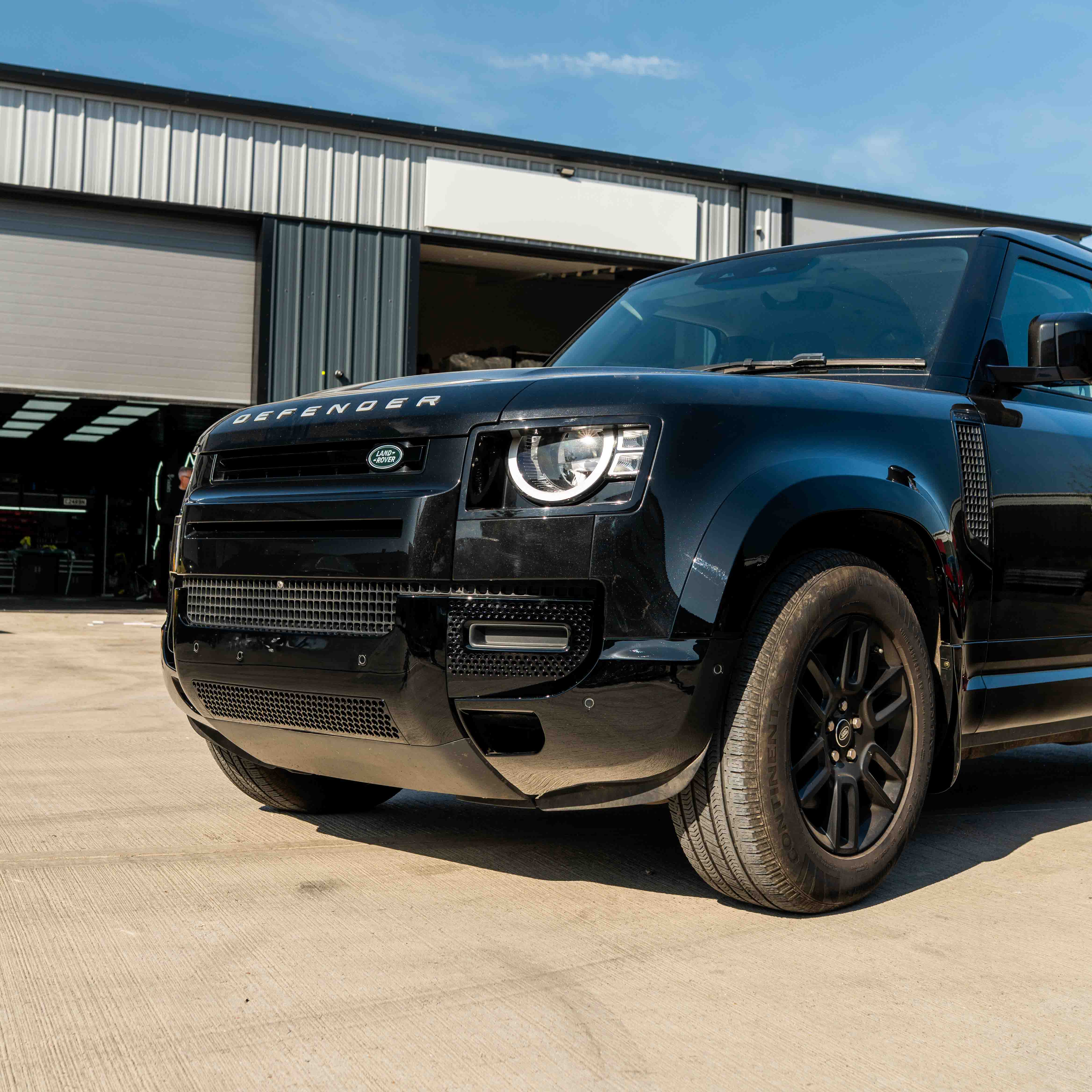 LAND ROVER DEFENDER L663 110 & 90 FRONT AND REAR GLOSS BLACK MIDDLE TRIM PACK