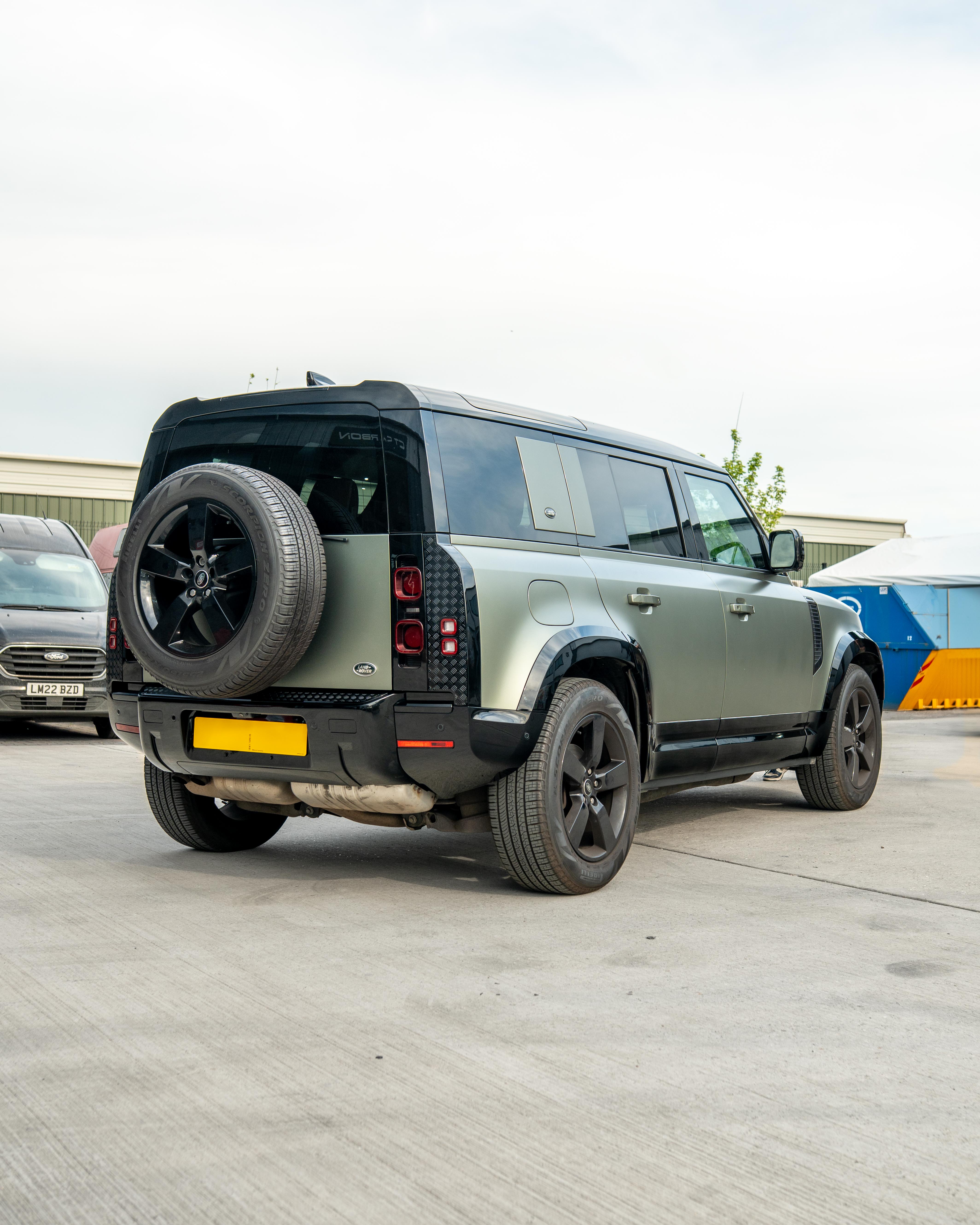 LAND ROVER DEFENDER L663 110 GLOSS BLACK DOOR PANELS