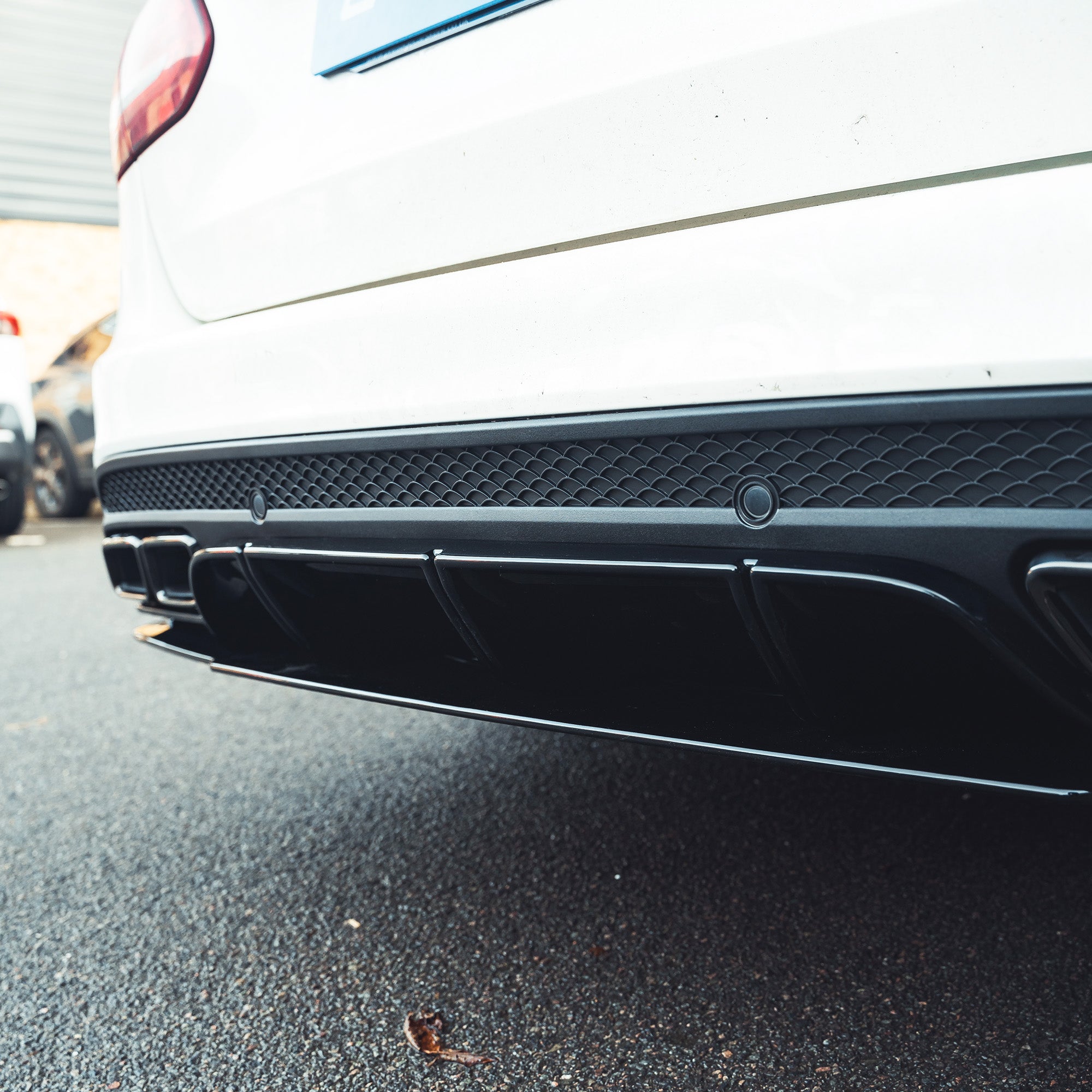 MERCEDES C-CLASS SALOON/ESTATE W205 GLOSS BLACK DIFFUSER & BLACK TIPS