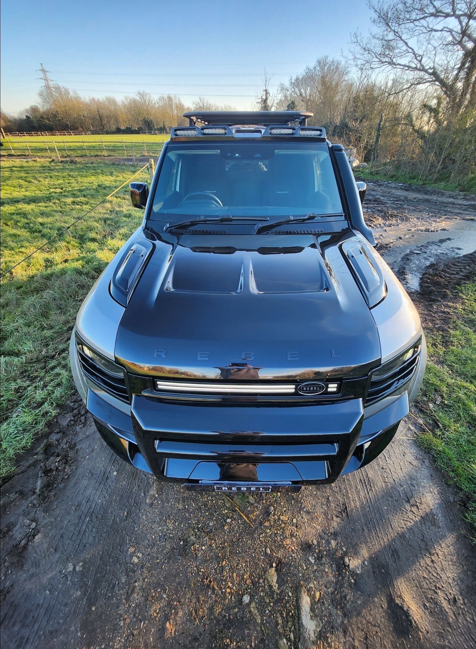Defender L663 Project Rebel Vented Bonnet Gloss Black / Primer
