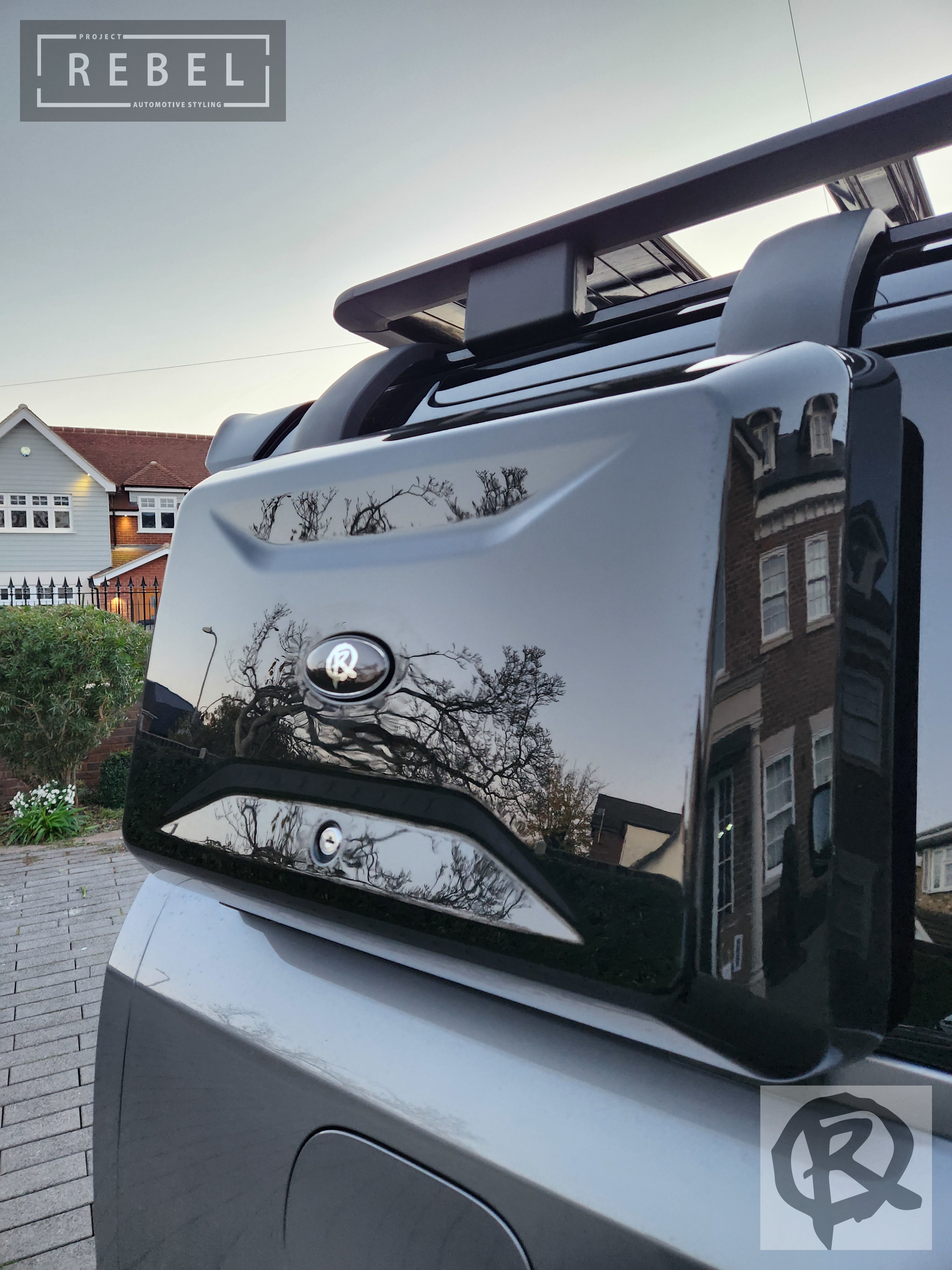 Defender L663 Side Box / Gear Carrier