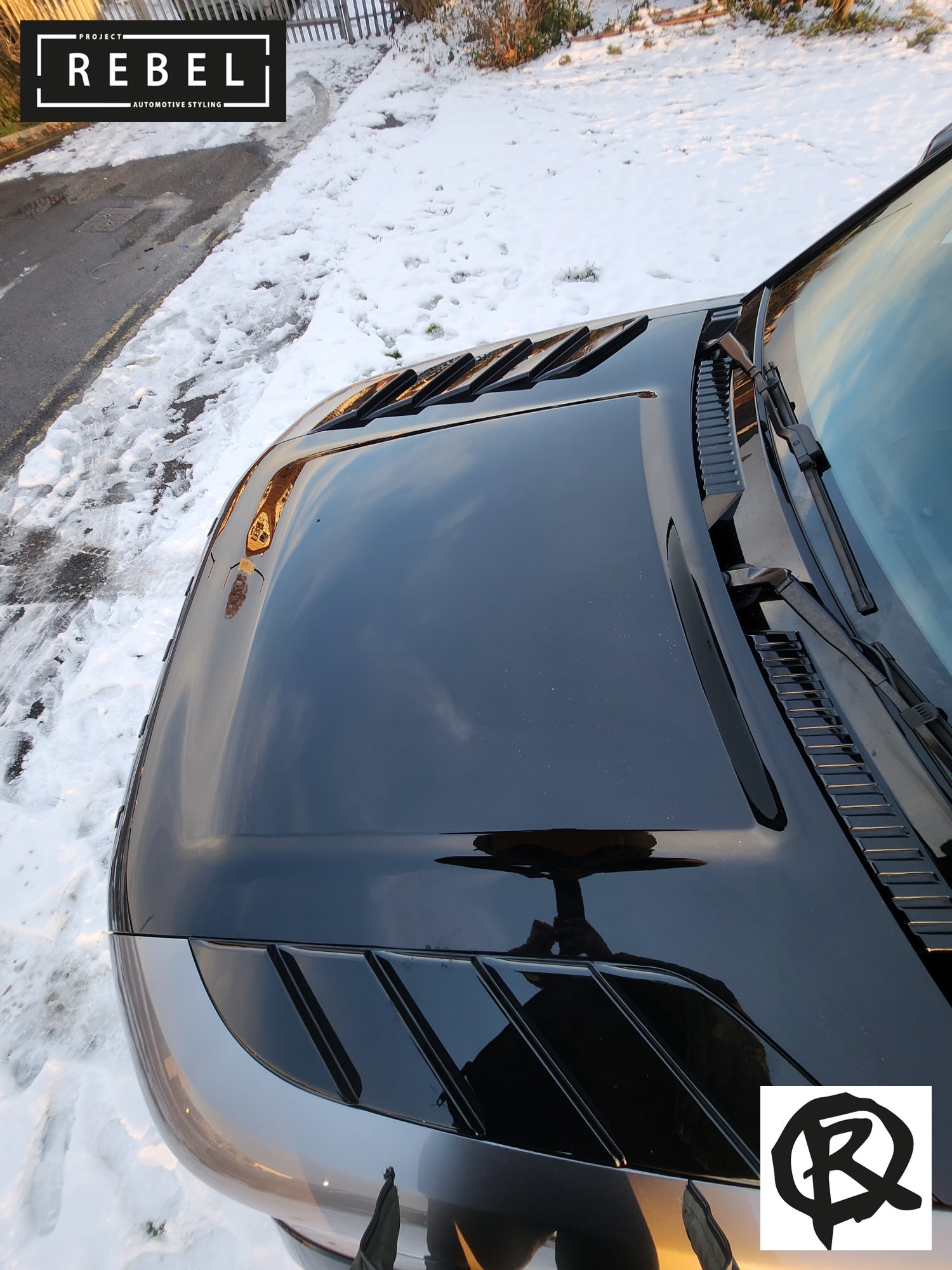 Defender L663 Gloss Black Bonnet Vent Insert v1