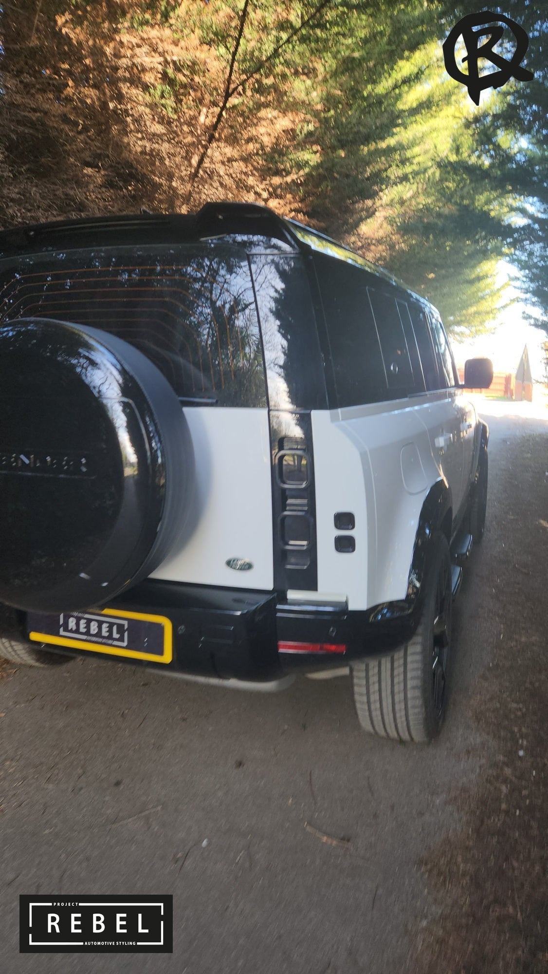 Defender L663 Gloss Black Rear Spoiler v1