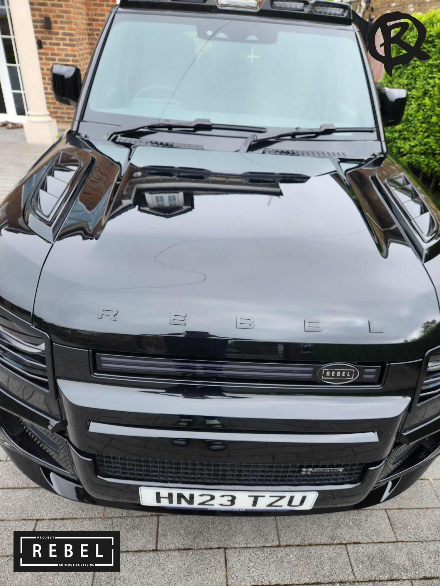 Defender L663 Gloss Black Bonnet Insert v3