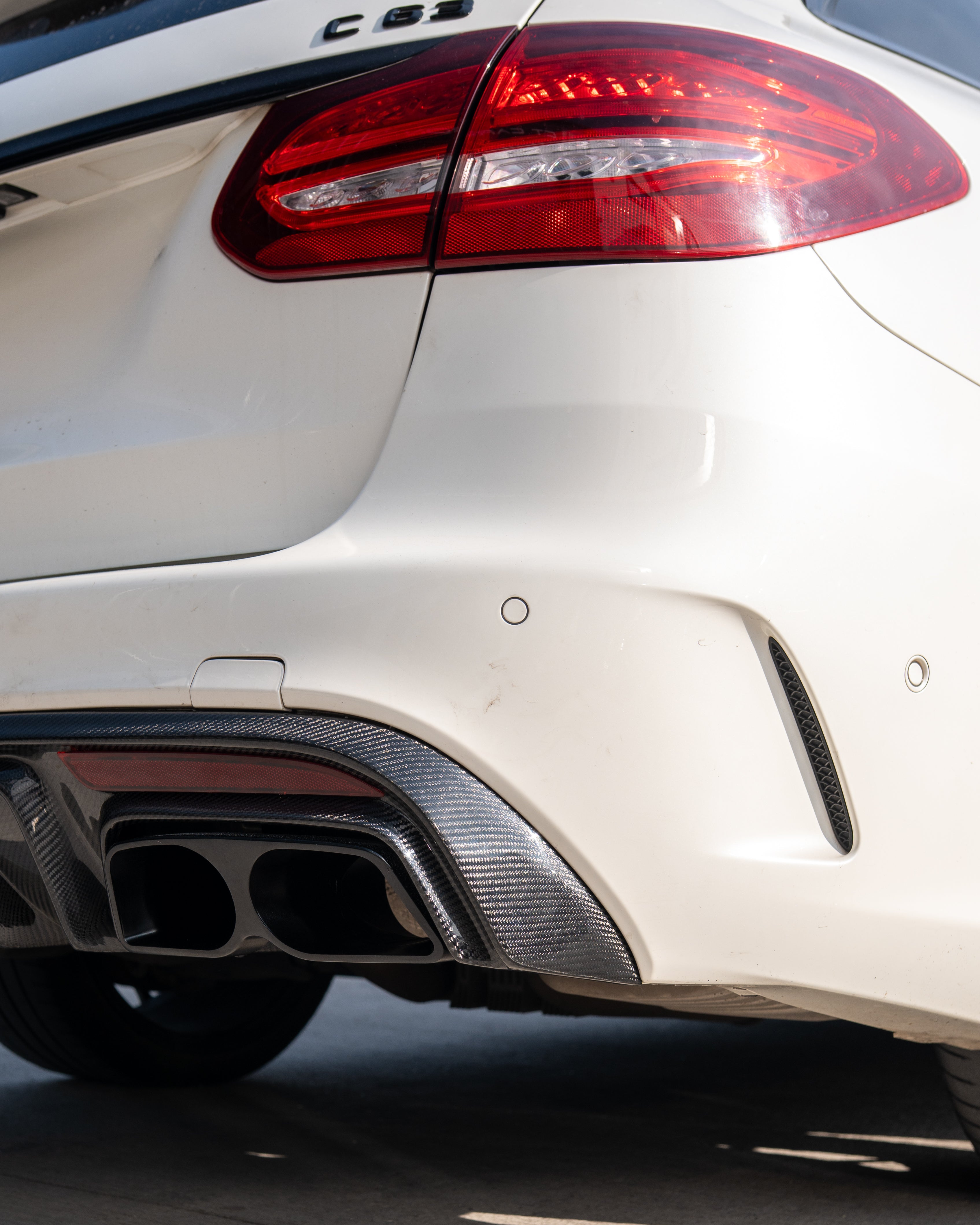 MERCEDES W205 C63 & C63S SALOON 4DR CARBON FIBRE DIFFUSER & EXHAUST TIPS - B STYLE