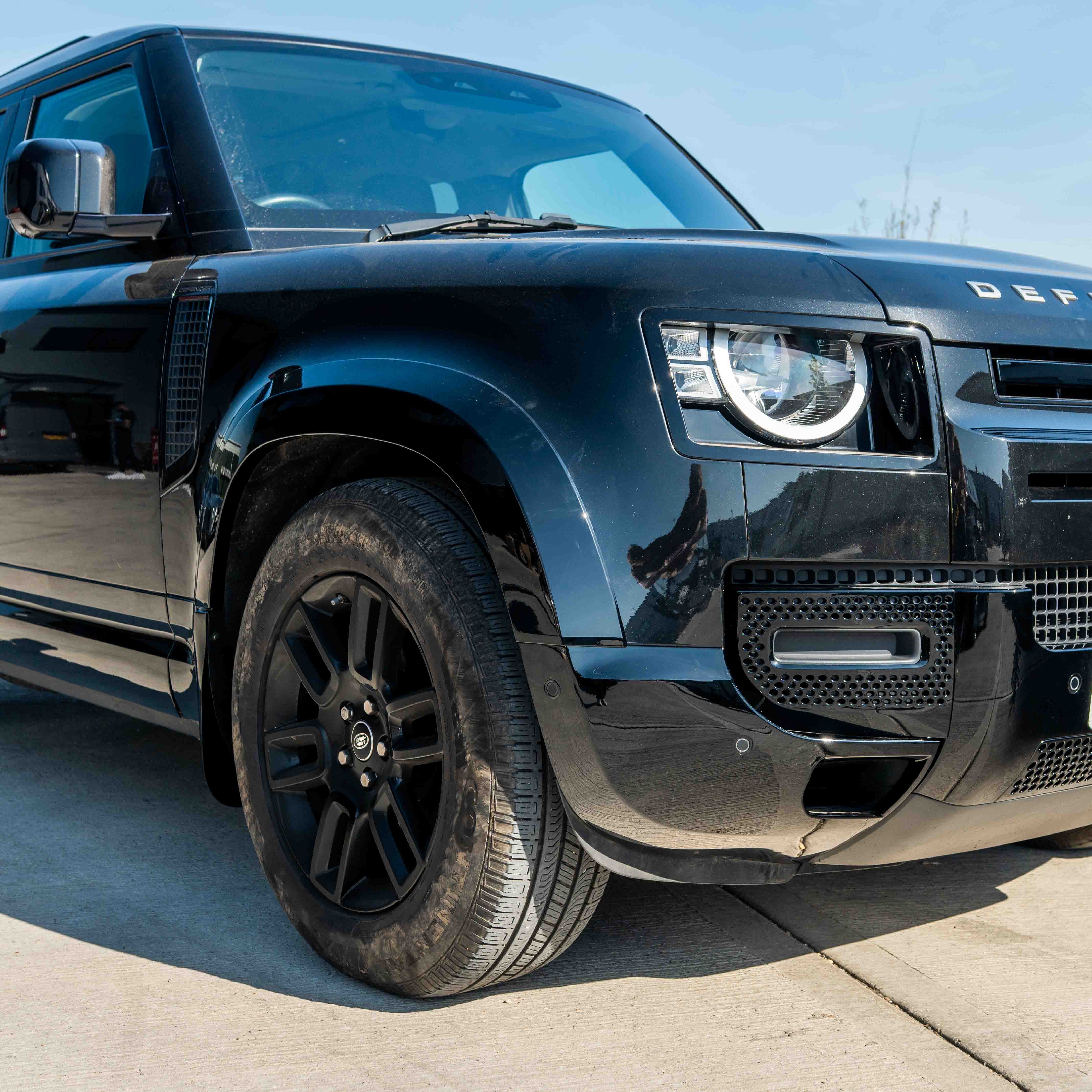 LAND ROVER DEFENDER L663 110 & 90 FRONT AND REAR GLOSS BLACK MIDDLE TRIM PACK