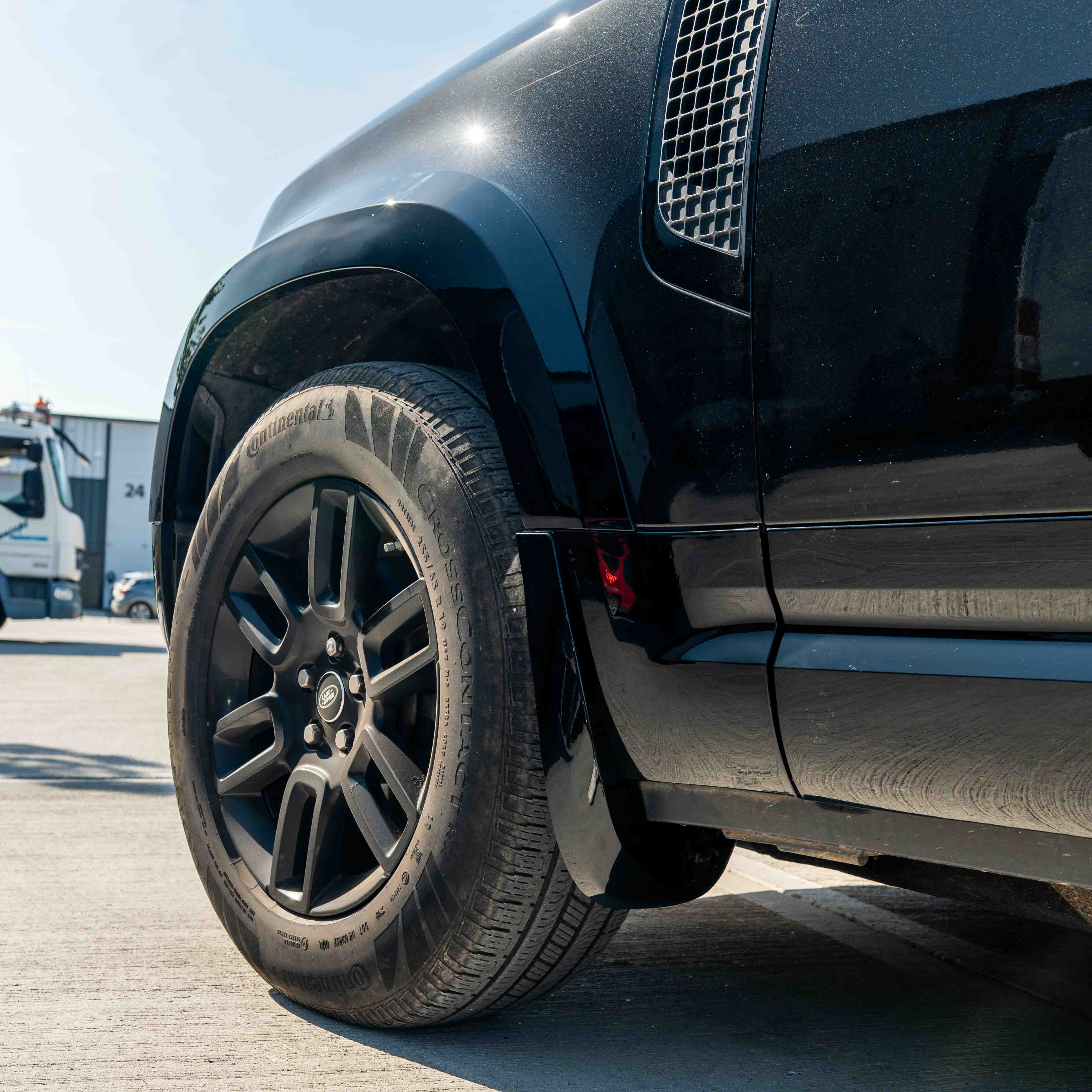 LAND ROVER DEFENDER L663 110 & 90 FRONT AND REAR GLOSS BLACK MIDDLE TRIM PACK