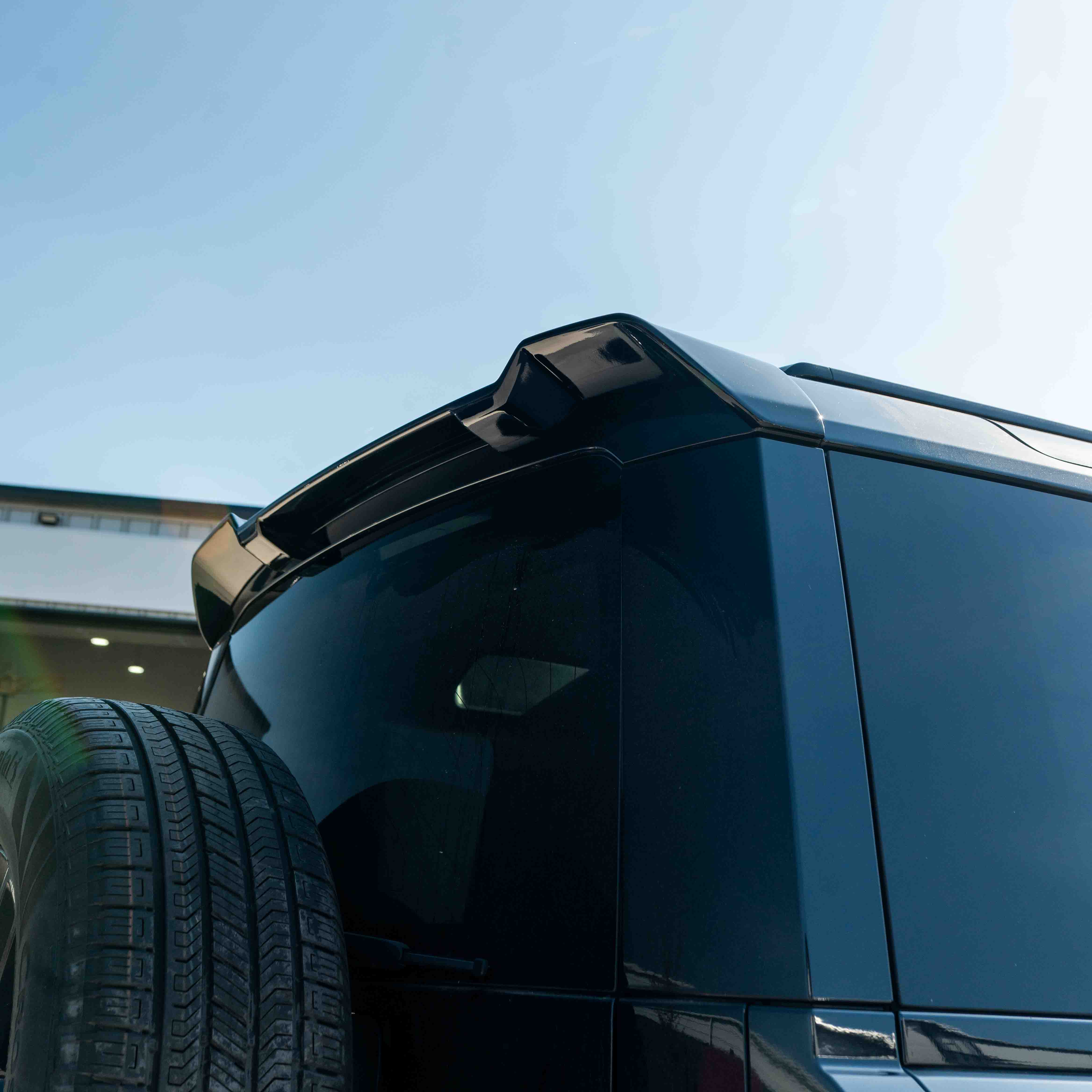 LAND ROVER DEFENDER L663 110 & 90 FRONT AND REAR GLOSS BLACK MIDDLE TRIM PACK