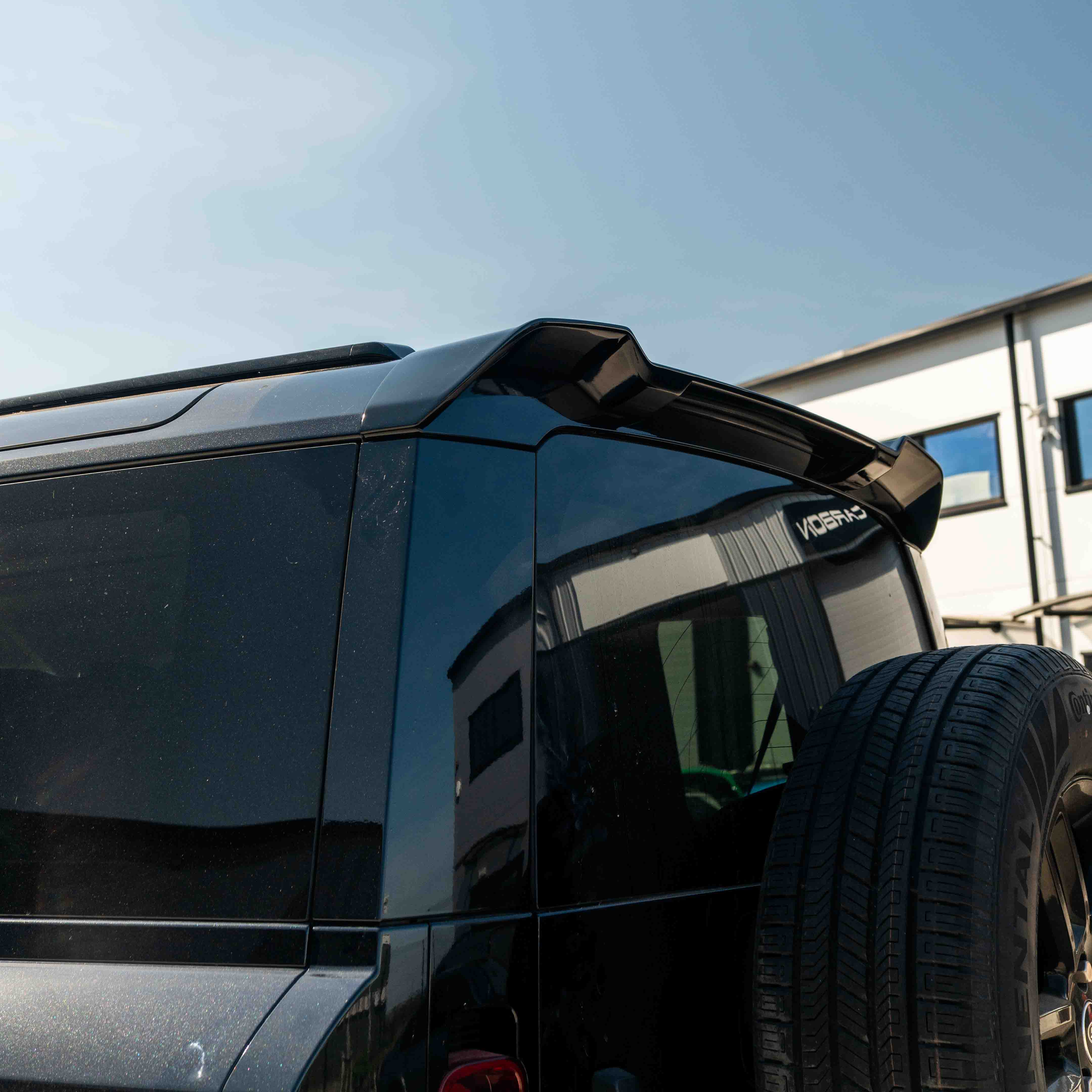 LAND ROVER DEFENDER L663 110 & 90 FRONT AND REAR GLOSS BLACK MIDDLE TRIM PACK