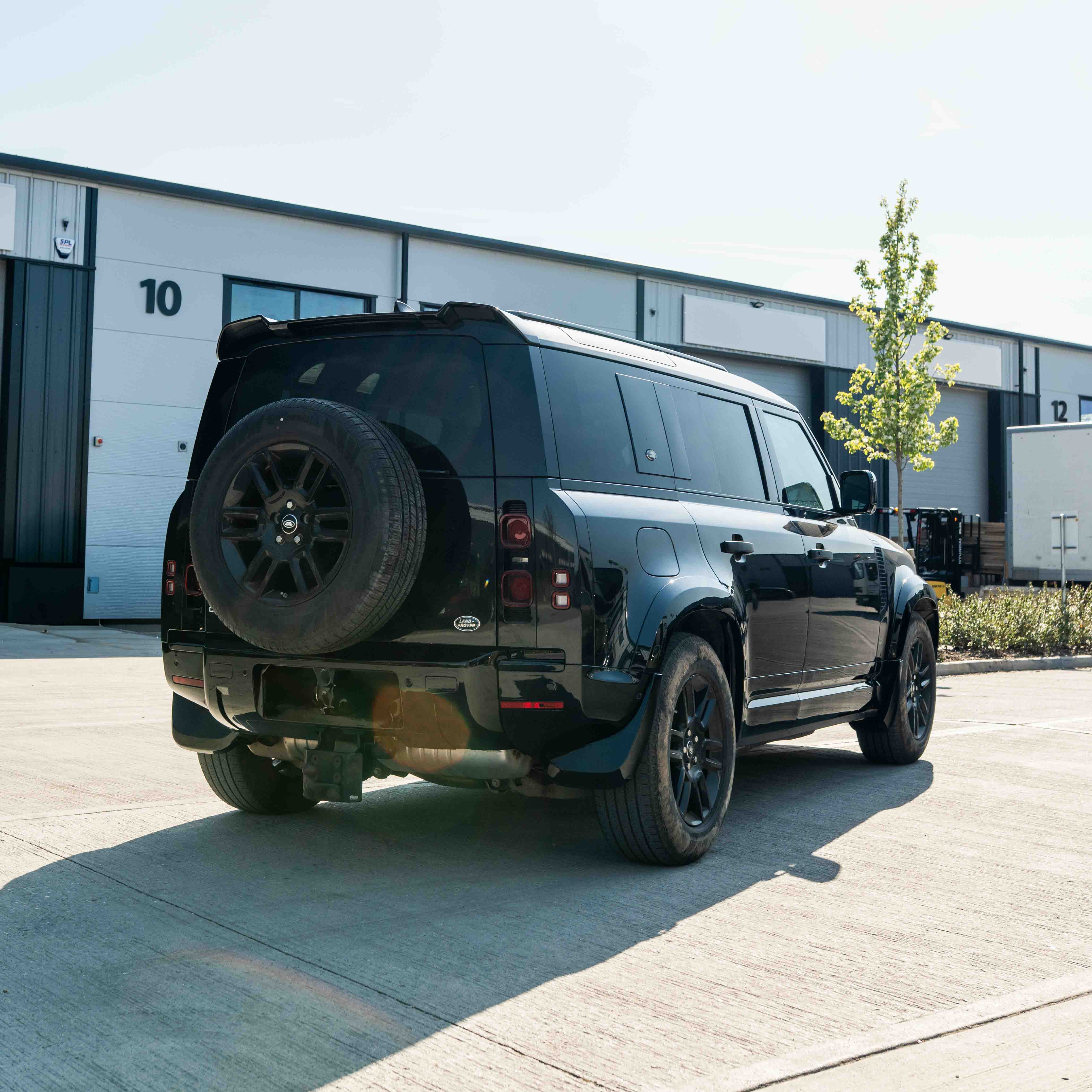 LAND ROVER DEFENDER L663 110 & 90 FRONT AND REAR GLOSS BLACK MIDDLE TRIM PACK